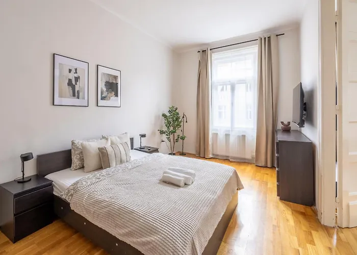 Stylish & Cozy City Center Apartment By Prestige Homes