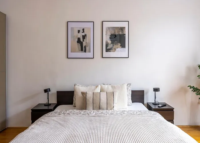 Stylish & Cozy City Center Apartment By Prestige Homes