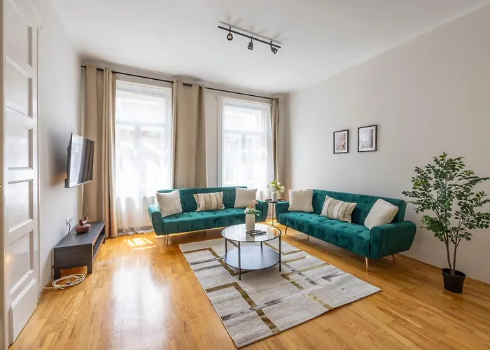 Stylish & Cozy City Center Apartment By Prestige Homes