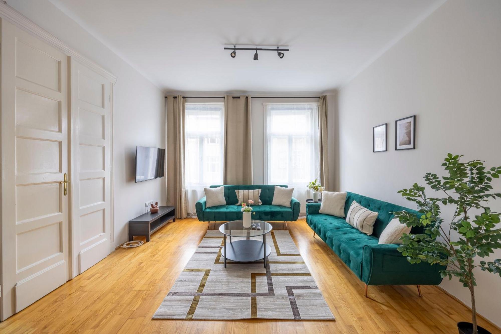 Stylish & Cozy Center By Prestige Homes Apartment
