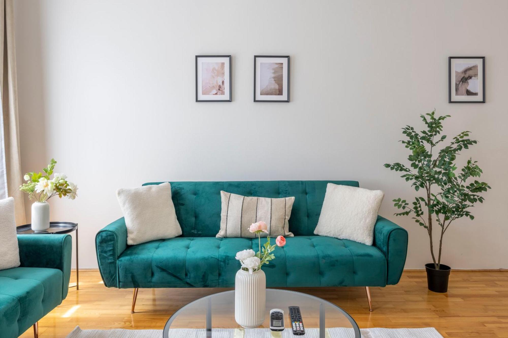 Stylish & Cozy Center By Prestige Homes *